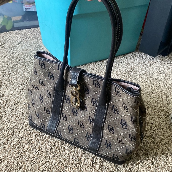 Dooney & Bourke Classic Signature Logo Shoulder Bag - Picture 2 of 16